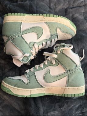 Nike women’s size 7.5 High-Top Sneakers in Mint Green denim